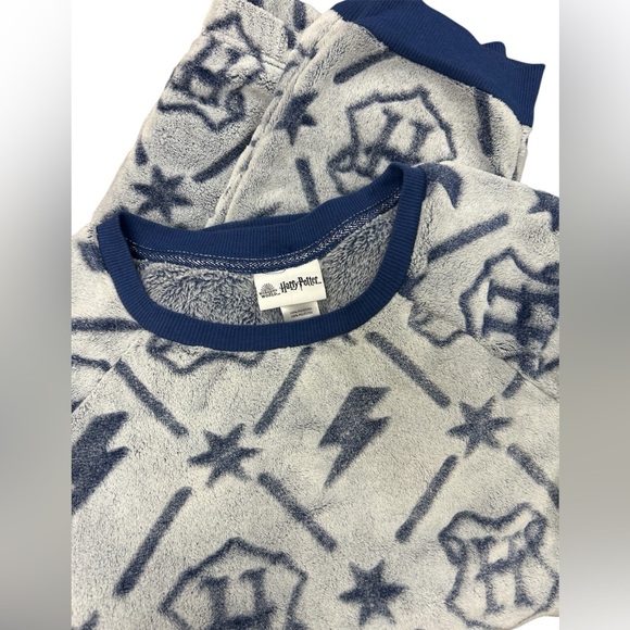 Harry Potter Warm Fuzzy 2 pc, blue pajama set, size Large, GUC - Picture 4 of 5